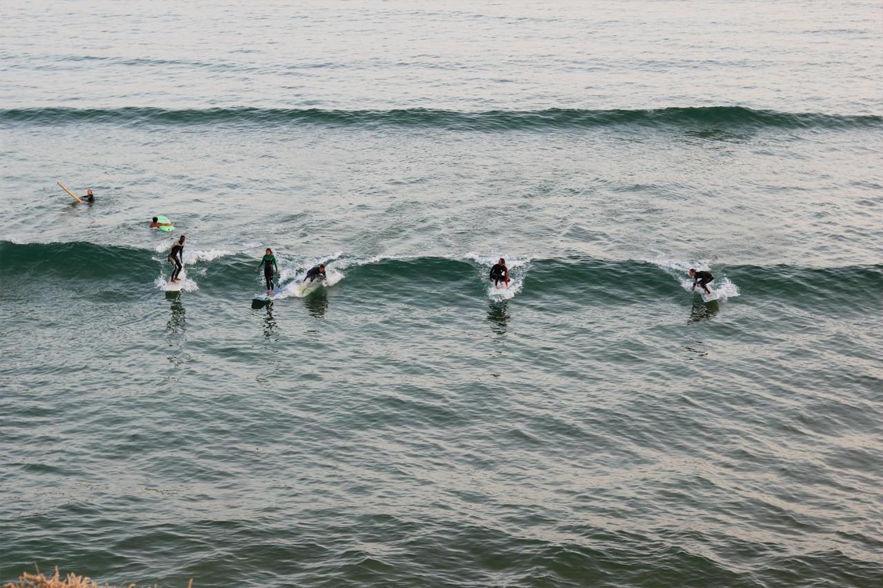 Afer Surf Hostel Эмуан Экстерьер фото